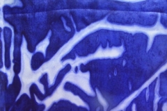 SANDY HEFFERNAN, Violet, Pigment de bactéries sur satin de soie, 20 x 17 cm.