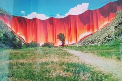 CHRISTO, Curtain Valley, 100 x 60 cm.